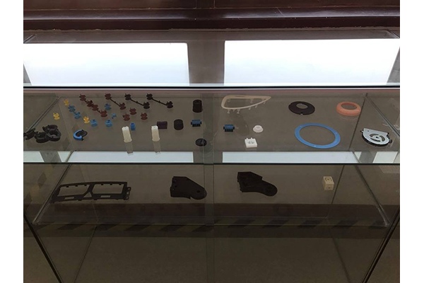 樣品展示柜采用高精度產品 
