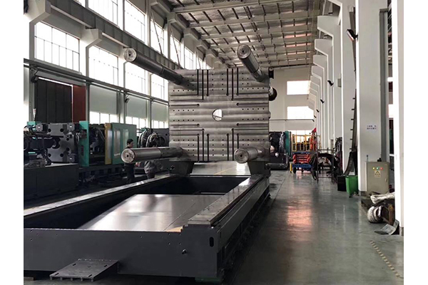   LOG 2800噸夾緊單元 3300噸注塑單元。 根據您的需求設計定制機器！ 